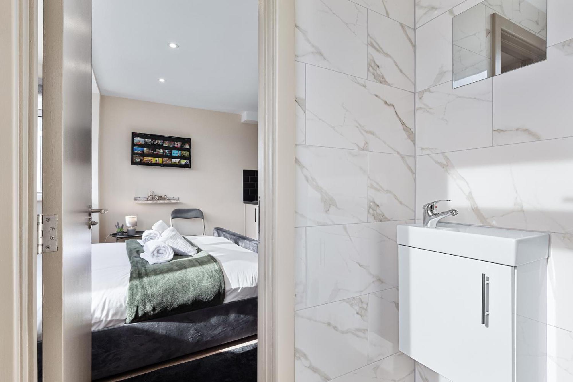 Serviced Ensuite Modern Studio - Sleeps 2 - Near Wembley Stadium - Good Transport Link To Central London - Harrow Ha3 Hatch End المظهر الخارجي الصورة