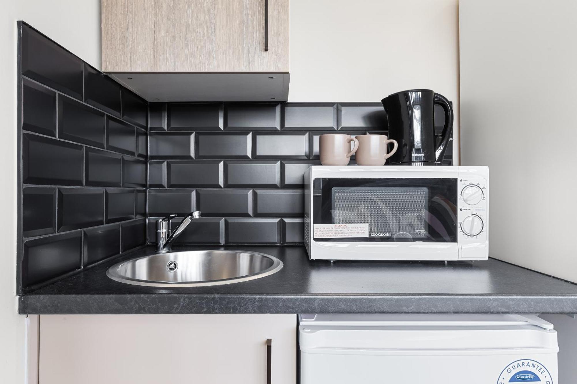 Serviced Ensuite Modern Studio - Sleeps 2 - Near Wembley Stadium - Good Transport Link To Central London - Harrow Ha3 Hatch End المظهر الخارجي الصورة