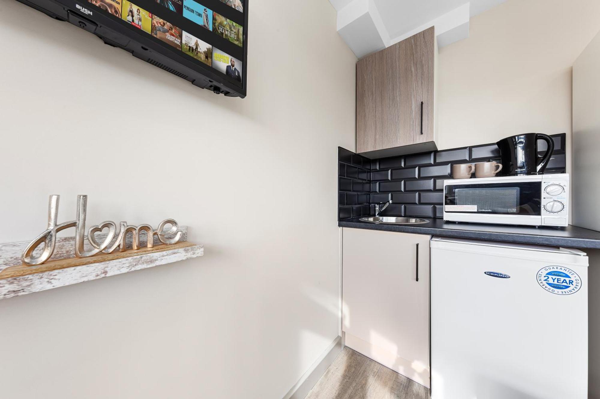 Serviced Ensuite Modern Studio - Sleeps 2 - Near Wembley Stadium - Good Transport Link To Central London - Harrow Ha3 Hatch End المظهر الخارجي الصورة